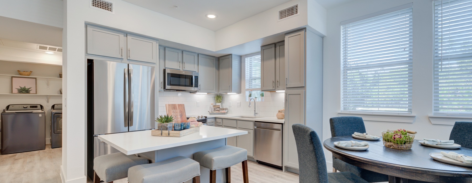 Oak Oasis Apartment